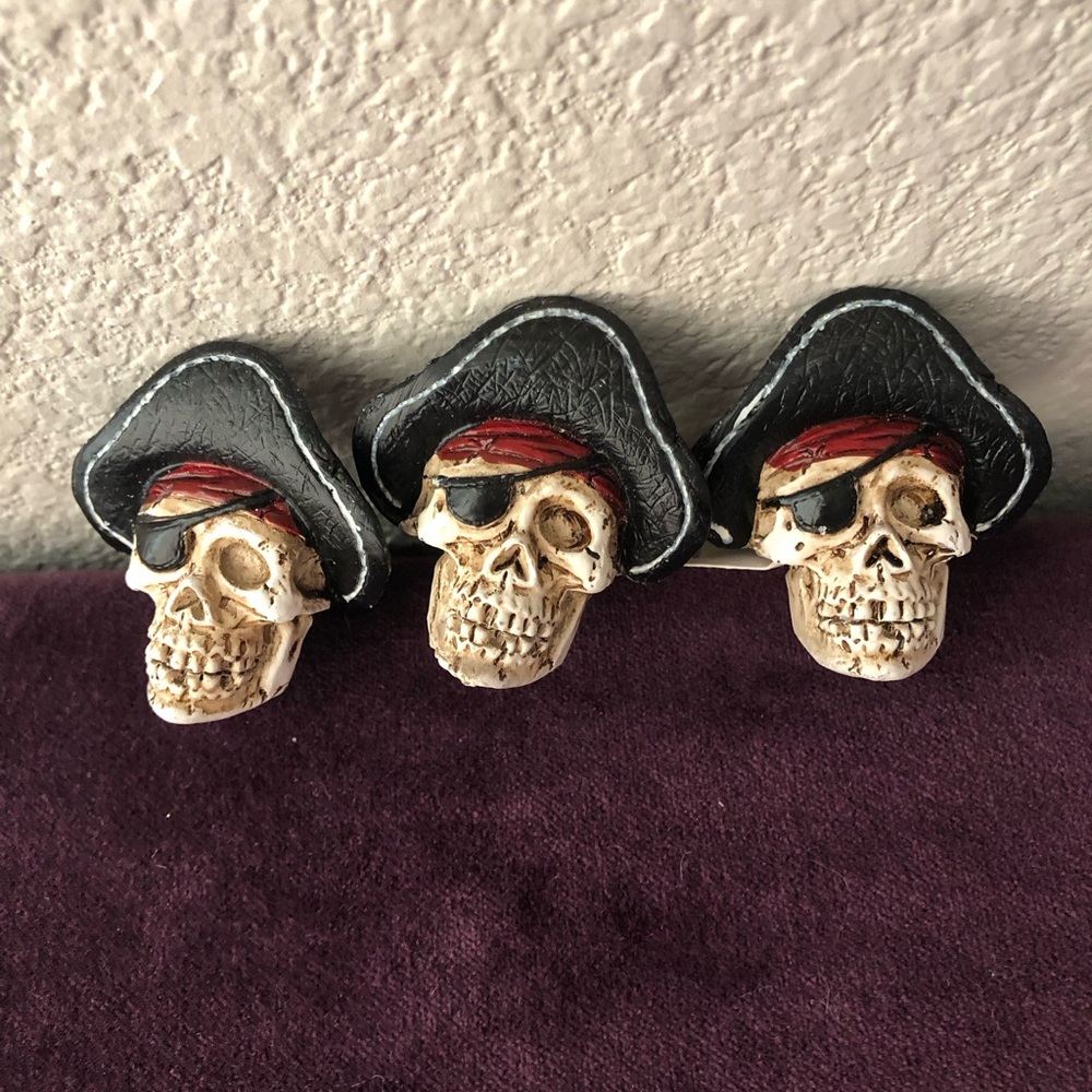 Pirate Skull Knobs Handles Pulls - Black And Red - image 1